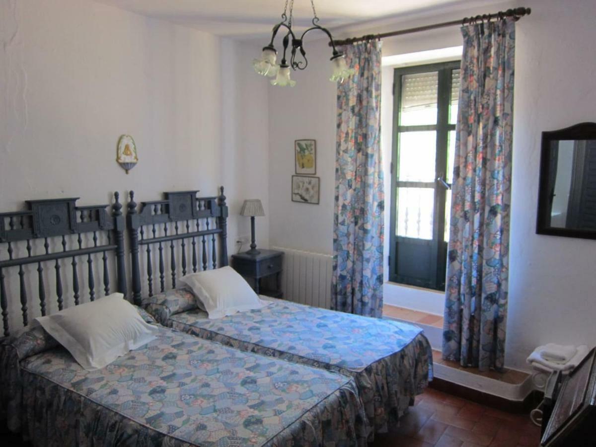 Вилла Cortijo El Triguero N-398 Ctra Carmona - El Viso Del Alcor Km 18 Экстерьер фото